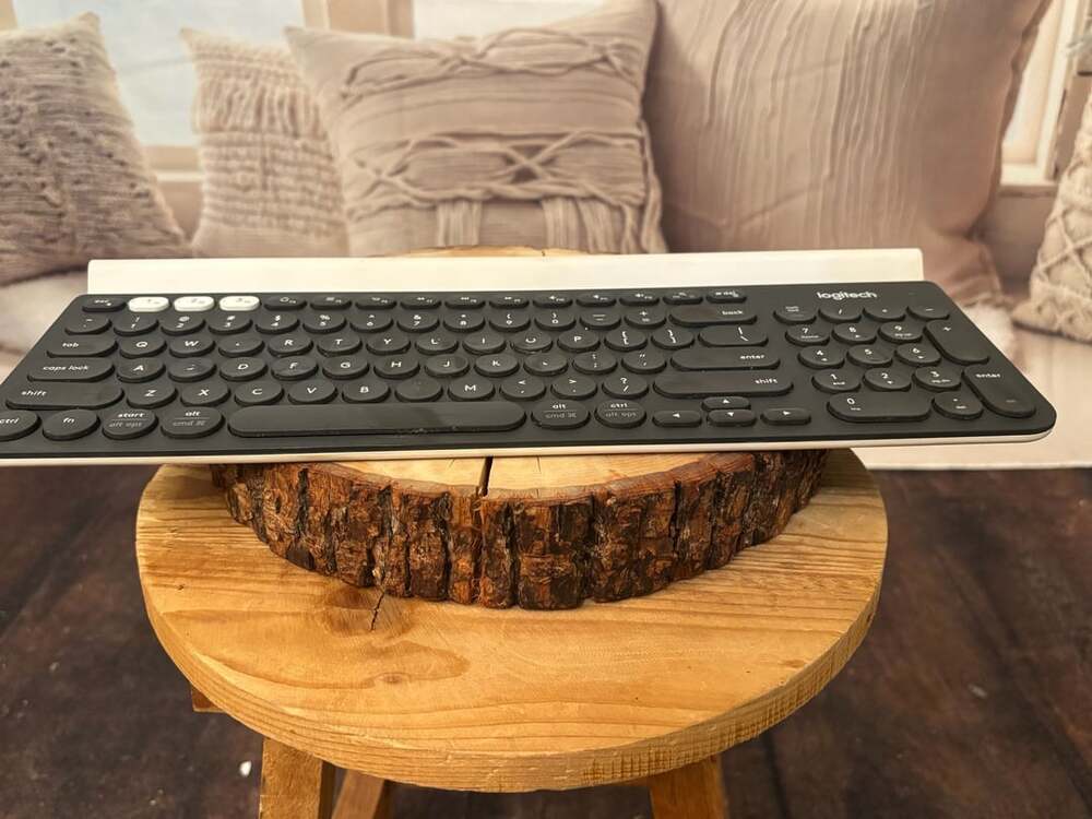 Logitech K780 Multi-Device Wireless Keyboard - Picture 4 of 8